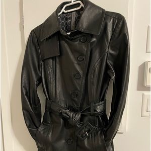 Leather jacket in black 3/4